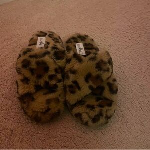 Leopard Print Fuzzy Slippers